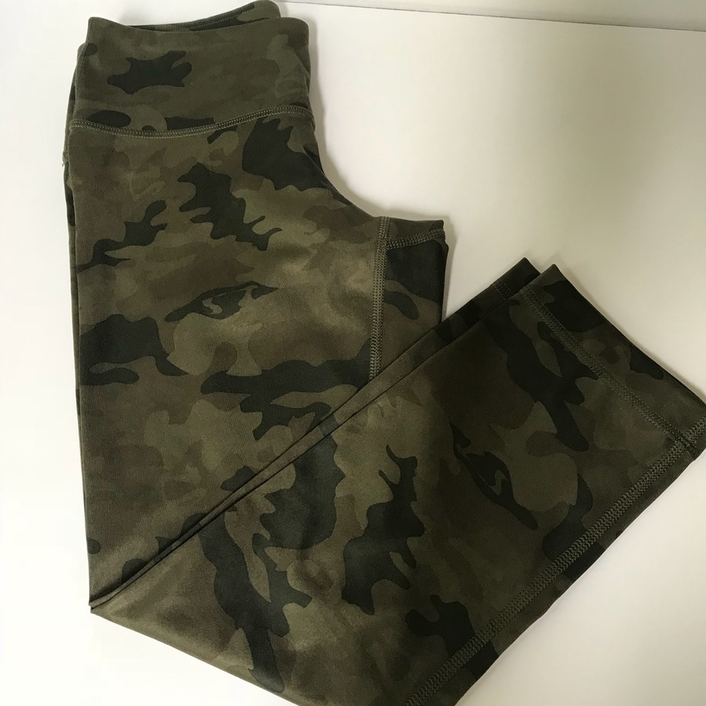 Lululemon Camo leggings size 4